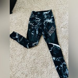 Victoria Secret PINK ultimate leggings. Size small